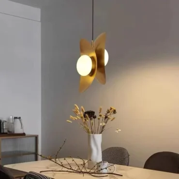 Seljord gold petal-shaped pendant light above a dining table